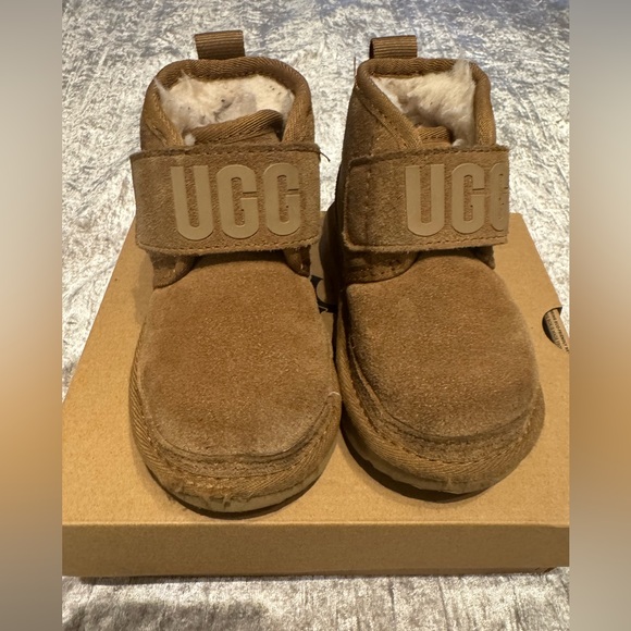 ✨UGGS✨ - Picture 2 of 6